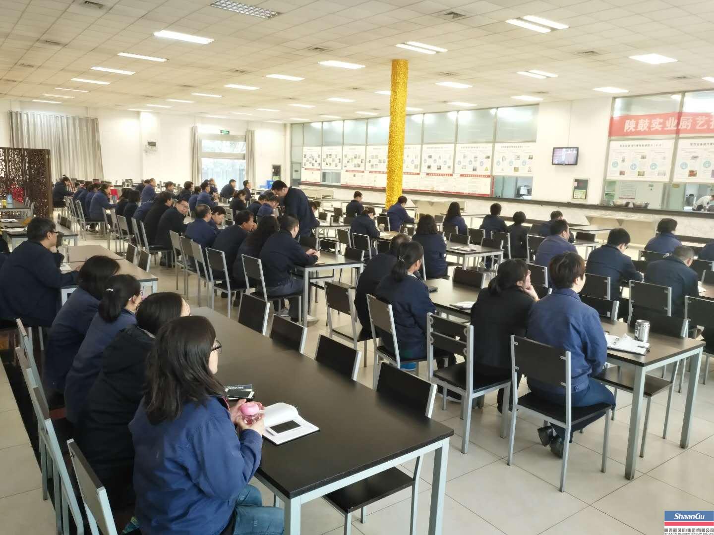 db电竞集团党委组织党员认真收看十九大开幕式