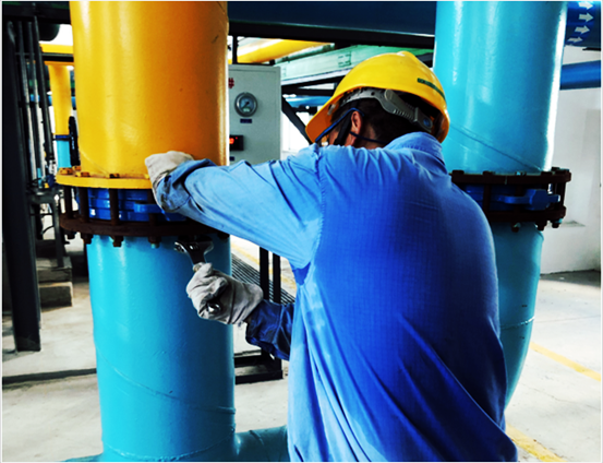 斗高温、战酷暑，与时间赛跑的db电竞人