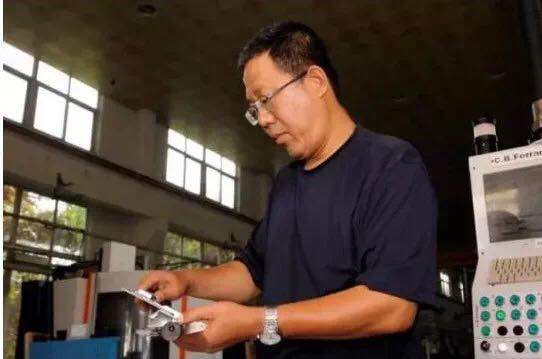 db电竞2名员工分获“西安质量工匠”“西安质量工匠”提名奖称号