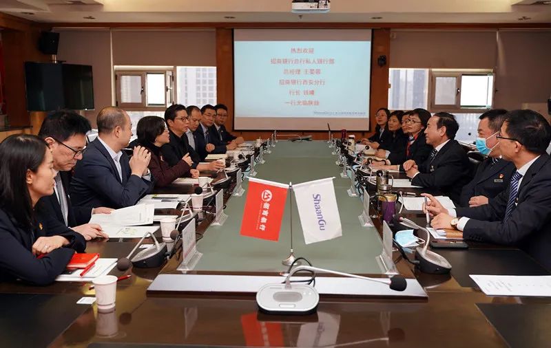 招商银行总行私人银行部总经理王晏蓉、招商银行西安分行行长钱曦一行来db电竞座谈交流